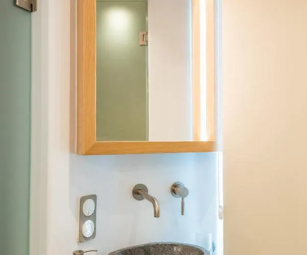 Nima Βίλα Κλουβάς